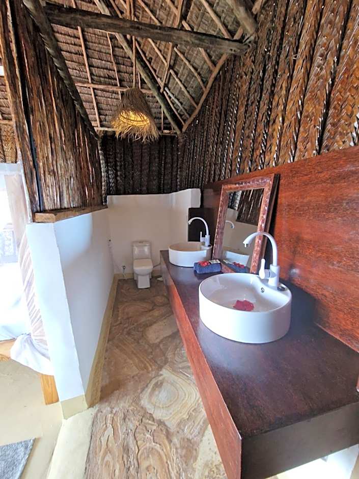 Mtende Beach Bungalow océan view & secret Beach