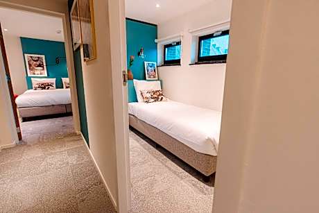 Quintuple Room