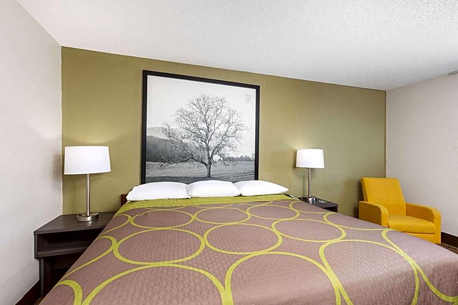 Super 8 by Wyndham Johnson City