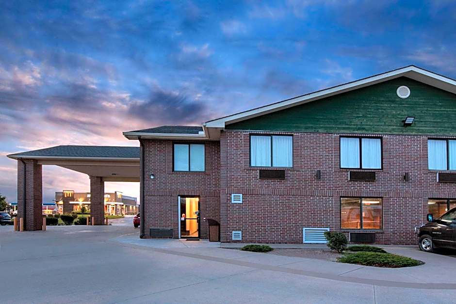 Super 8 by Wyndham Salina I-70