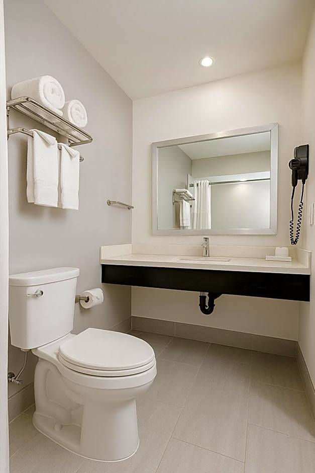 Travelodge by Wyndham LAX South