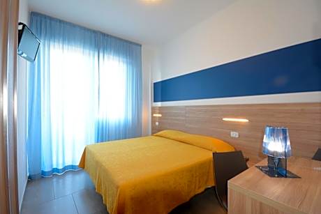 Double or Twin Room with Sea View