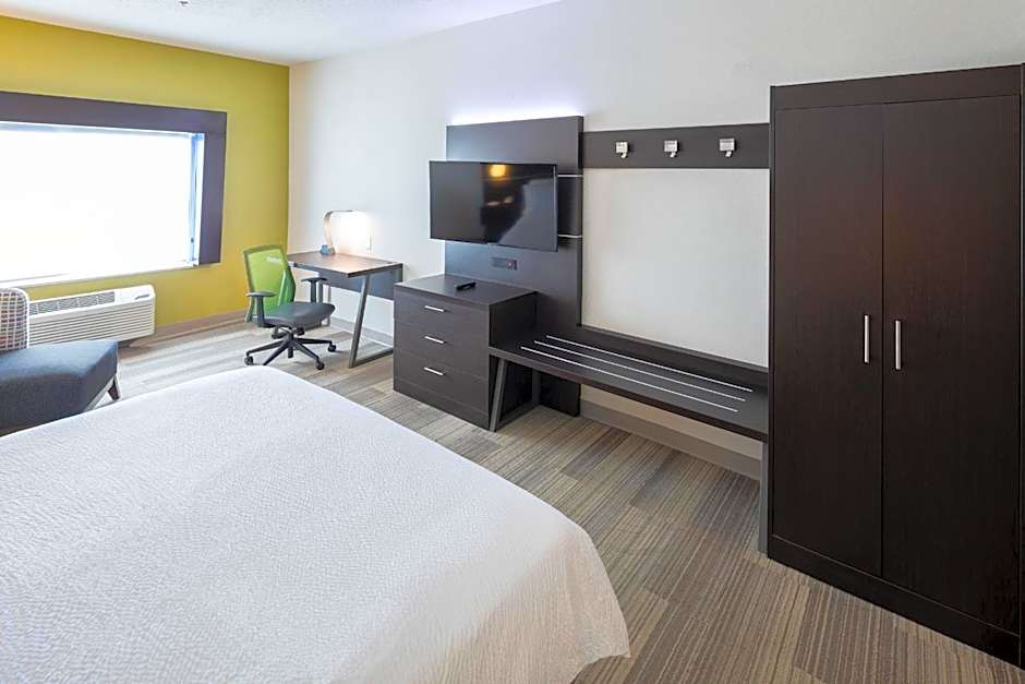 Holiday Inn Express & Suites Chicago West - St Charles By IHG