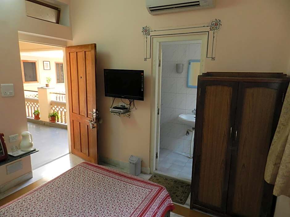 Hotel Arya Niwas