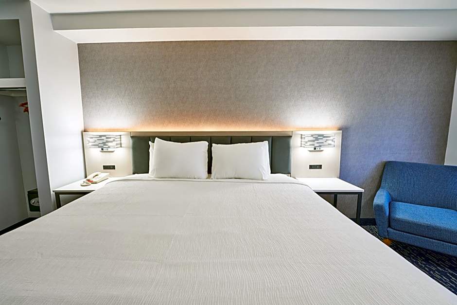 All Seasons Inn & Suites