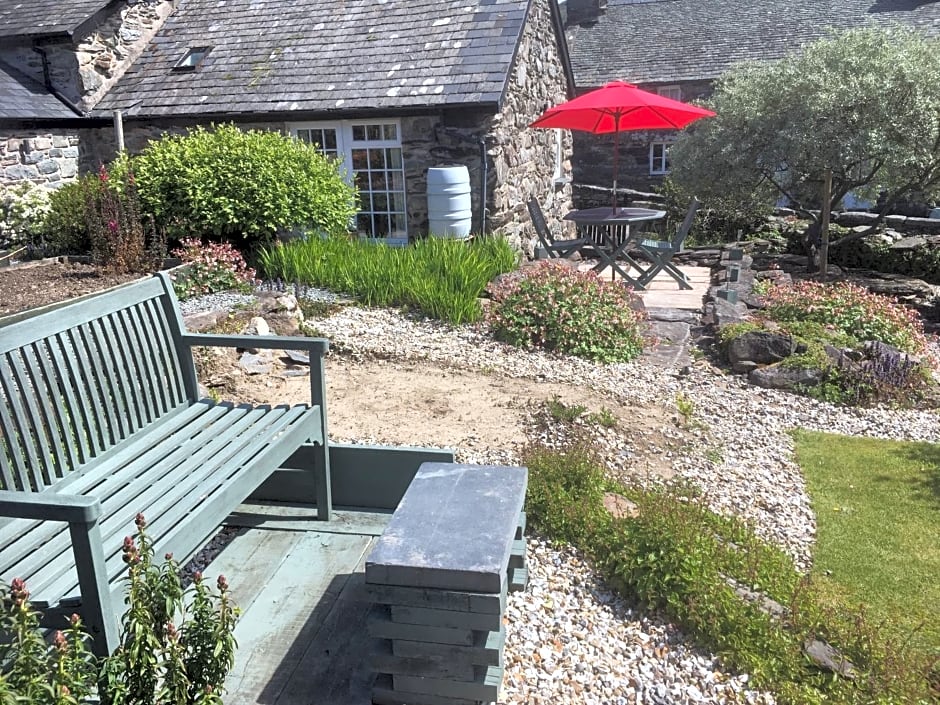 Garth Engan Private Self Contained B&B with Garden Area