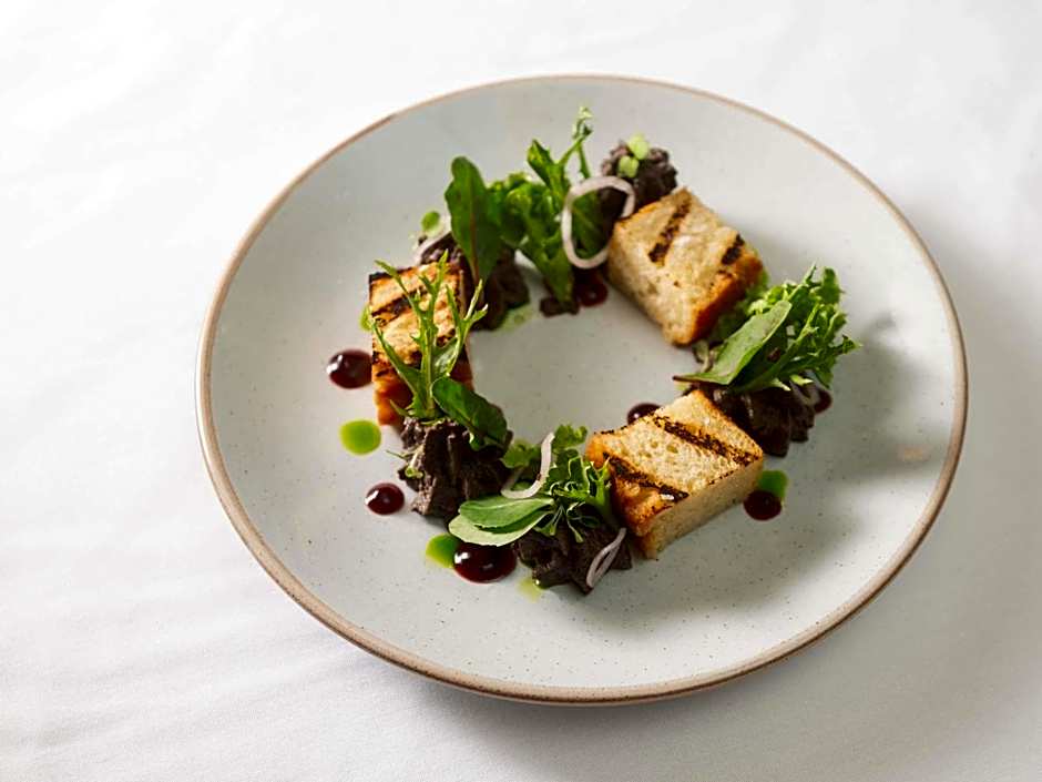 Pullman Reef Hotel Casino