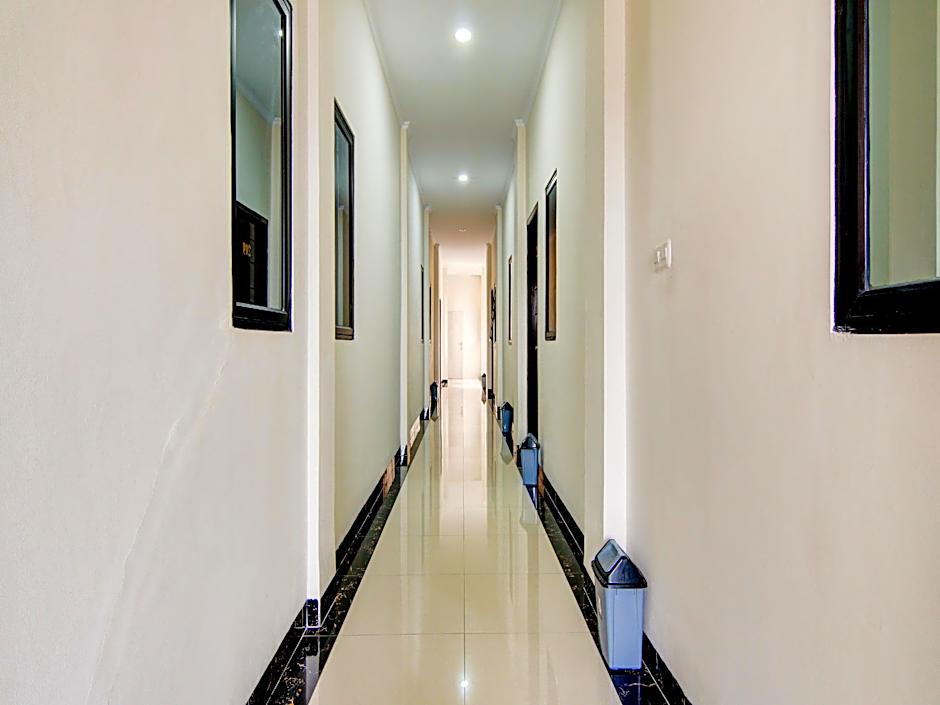 OYO 90233 The Shine Residence