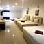 Peach Hill Hotel & Cafe