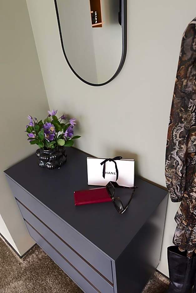 Happy Inn Rooms & Suites