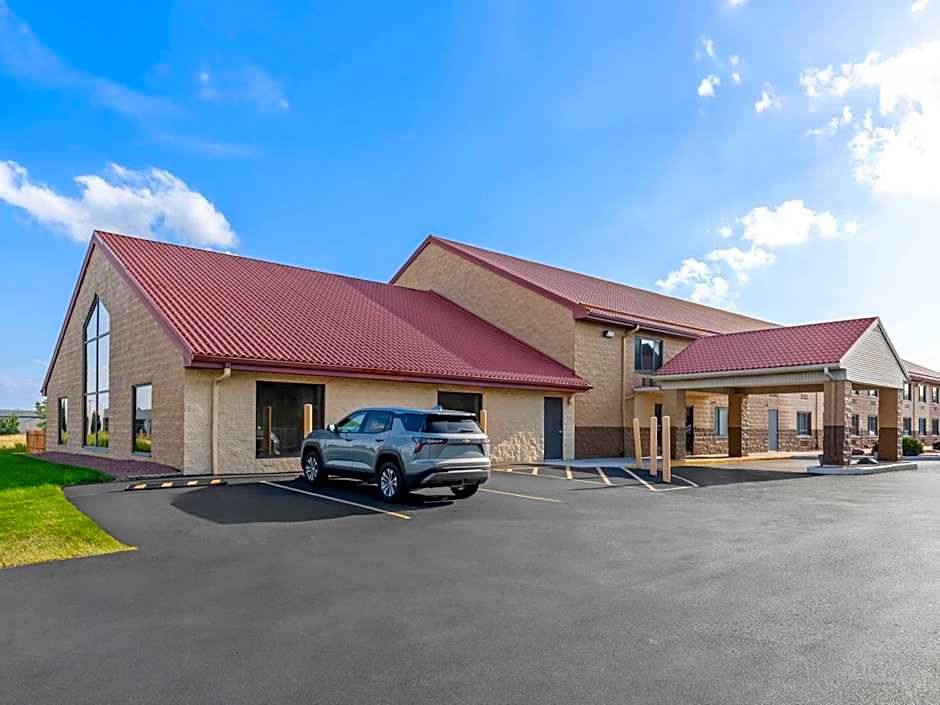 Super 8 by Wyndham Sturtevant Racine