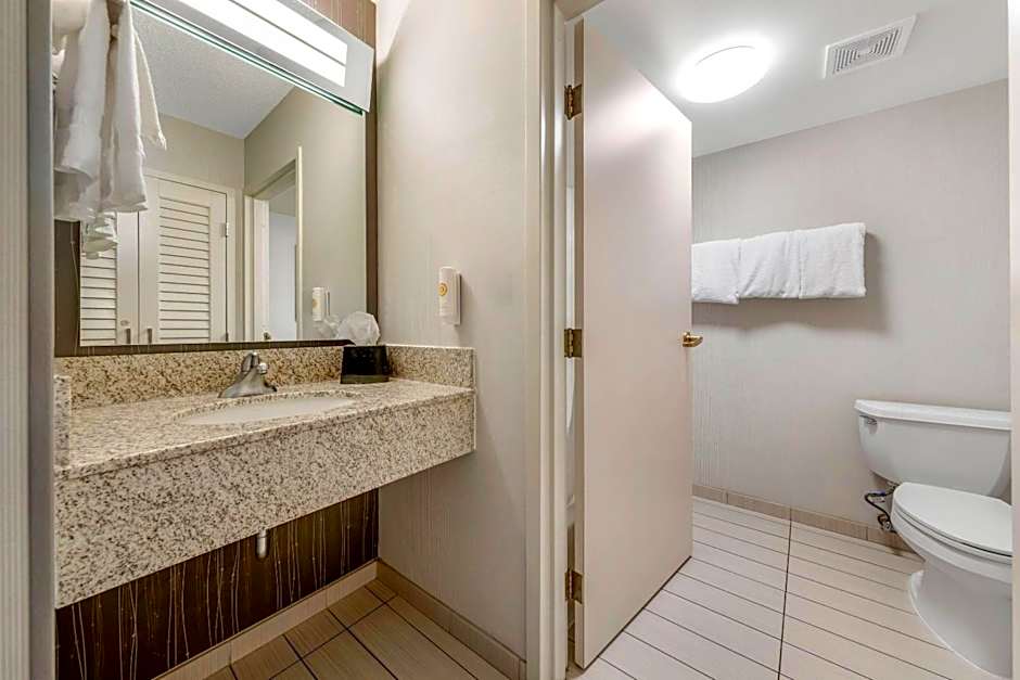 Comfort Inn & Suites Bethlehem Lehigh Valley Airport