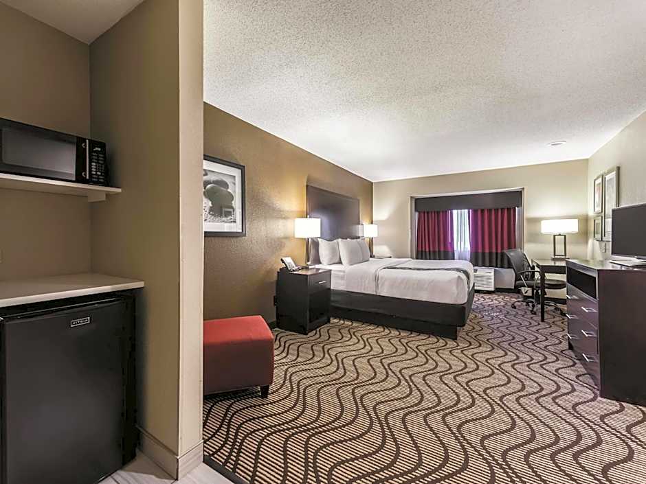 La Quinta Inn & Suites by Wyndham Collinsville - St Louis