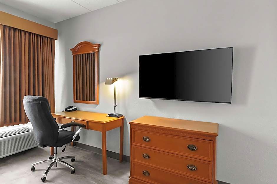 Quality Inn & Suites CVG Airport