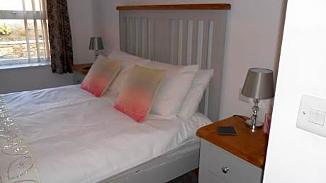 Deluxe Double Room with Shower