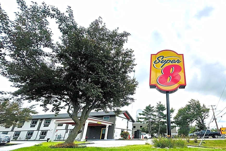Super 8 by Wyndham Lewiston Auburn Area