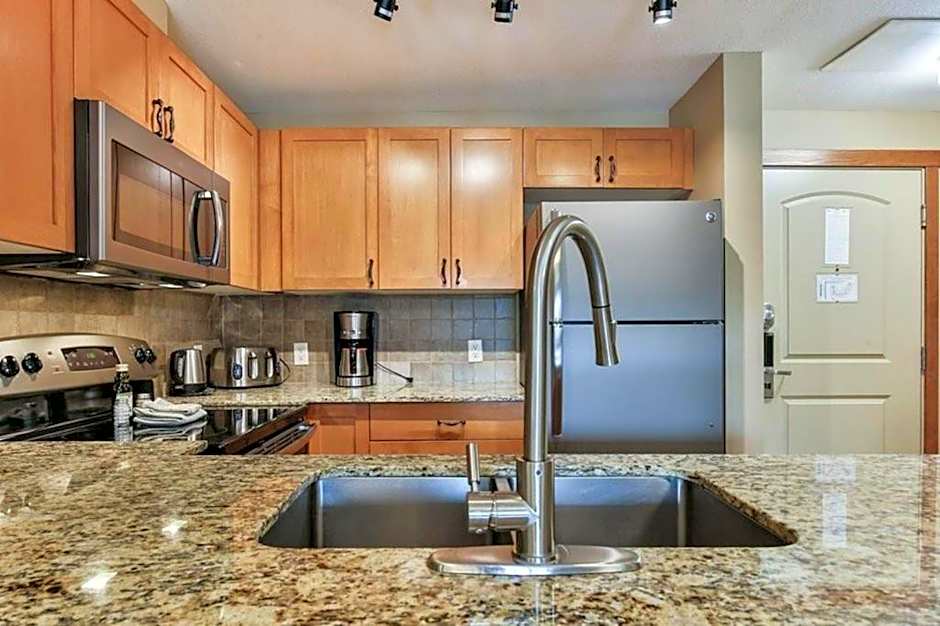 Luxury Falcon Crest Lodge 1 Bedroom 1 Pullout Kitchen Hot Tub