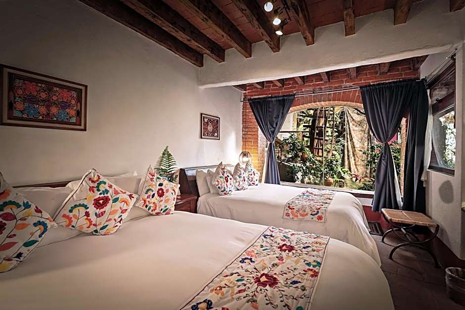 Meson De Leyendas Breakfast & Downtown