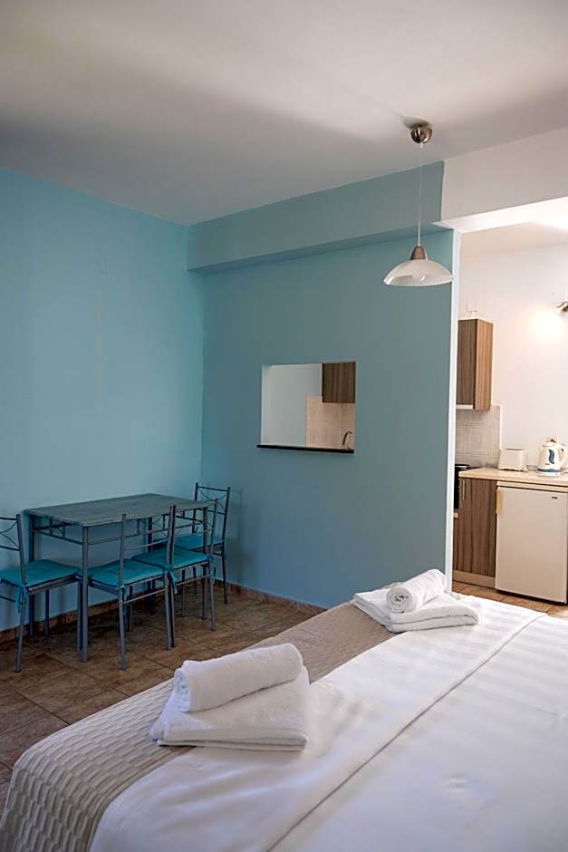 Crystal Blue Hotel, Barbati