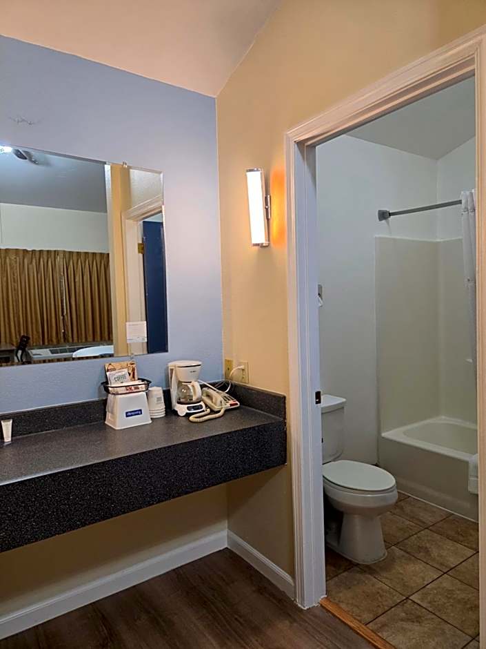 Travelodge by Wyndham Wenatchee