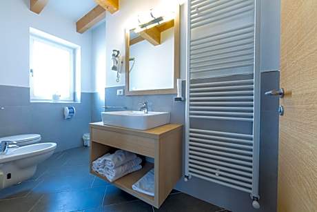 Classic Double or Twin Room with Comfort Single Bed