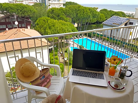 Double Superior Sea Viee Room ( 2 adults)