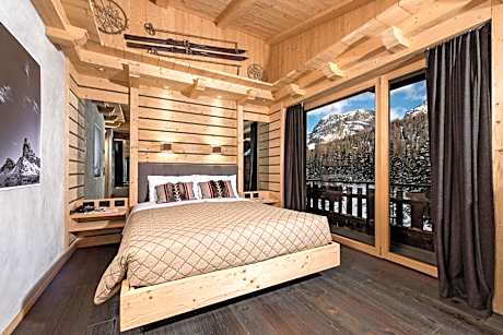 Suite with Lake View