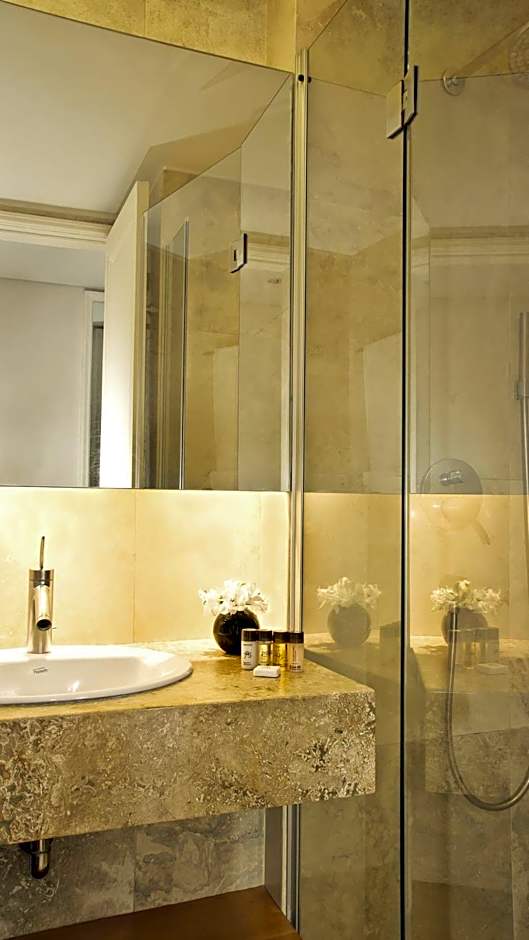 725 Continental Hotel