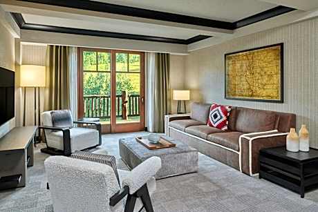 1 Bedroom Residential Suite, 1 King, Sofa bed, Mountain view