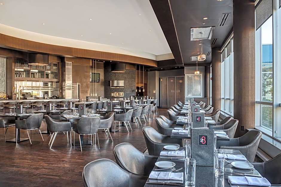 Renaissance by Marriott Boston Patriot Place Hotel