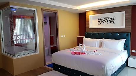 Honeymoon Suite with Indoor Jacuzzi