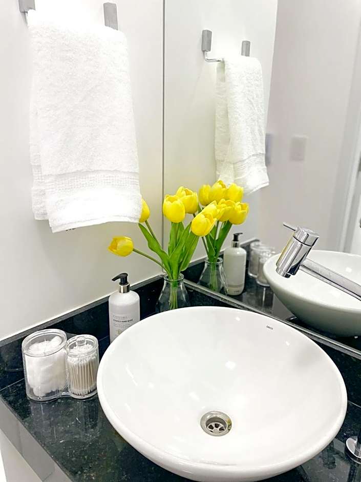 W703 · Requinte, vista e luxo a beira-mar