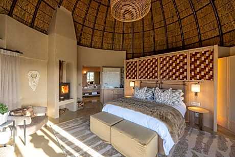 Kwena Lodge Luxury Suite Includes 2 Game Drives