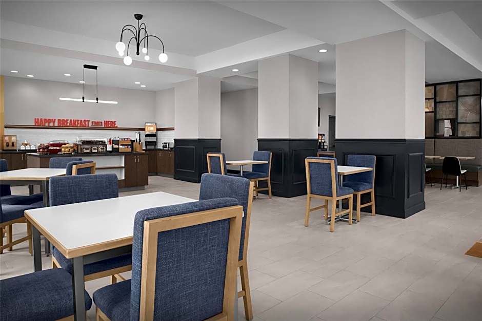 Hampton Inn By Hilton Indianapolis Downtown Across from Circle Centre