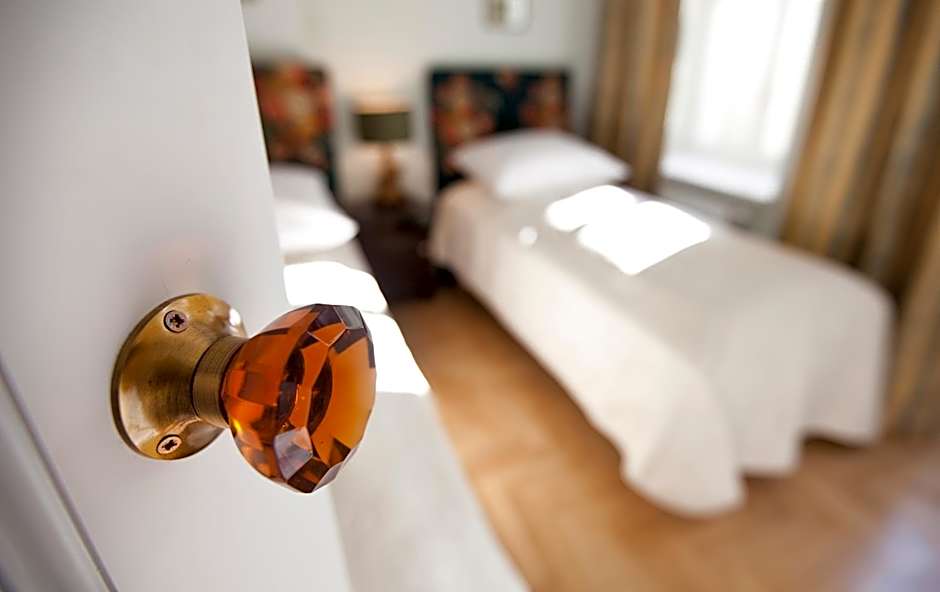 Crystal Suites Chez Helena