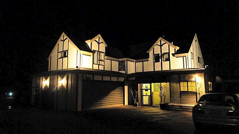 Tudor Lodge Motel