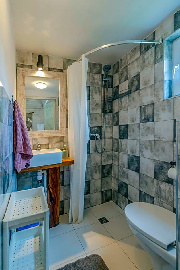 Domki w Dolinie Wieżycy