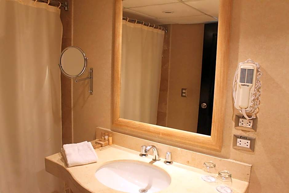 Sol de Oro Hotel & Suites