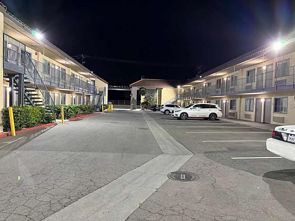 Baymont by Wyndham Bakersfield