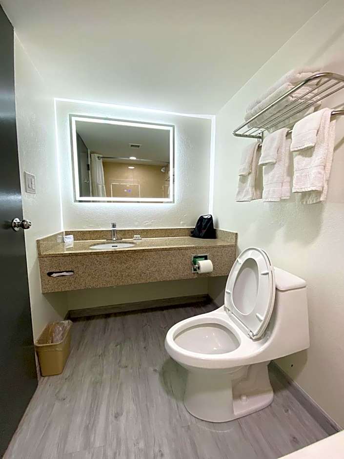 Ramada by Wyndham Tuscaloosa