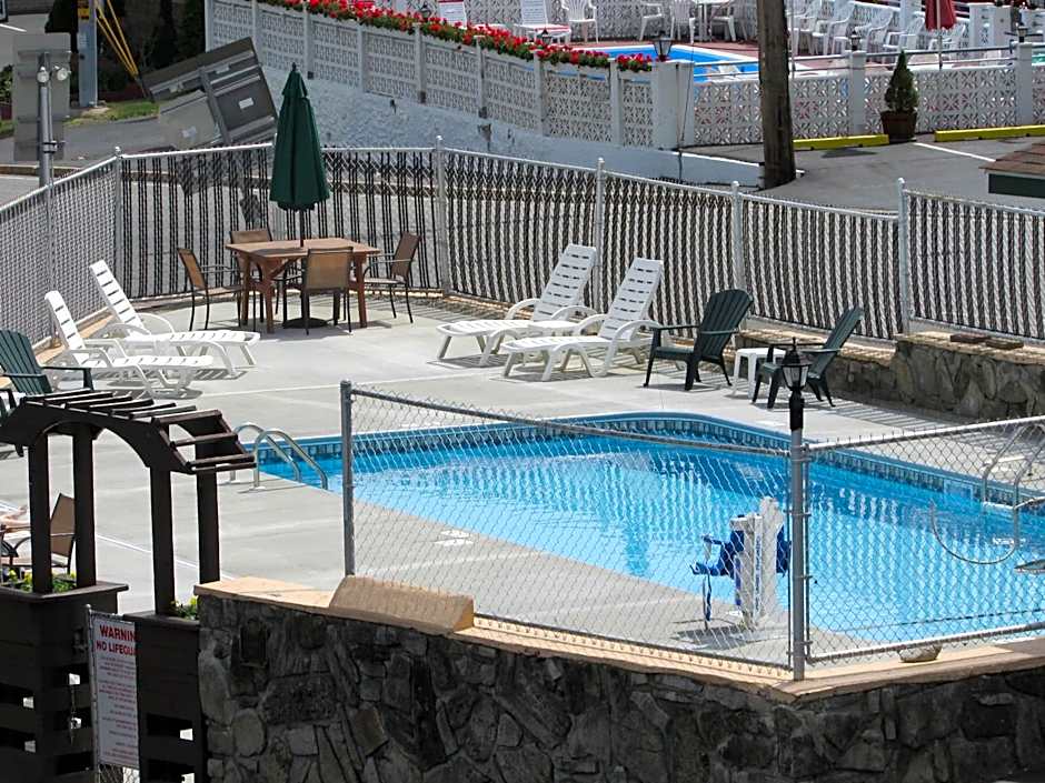 The Lake George Inn