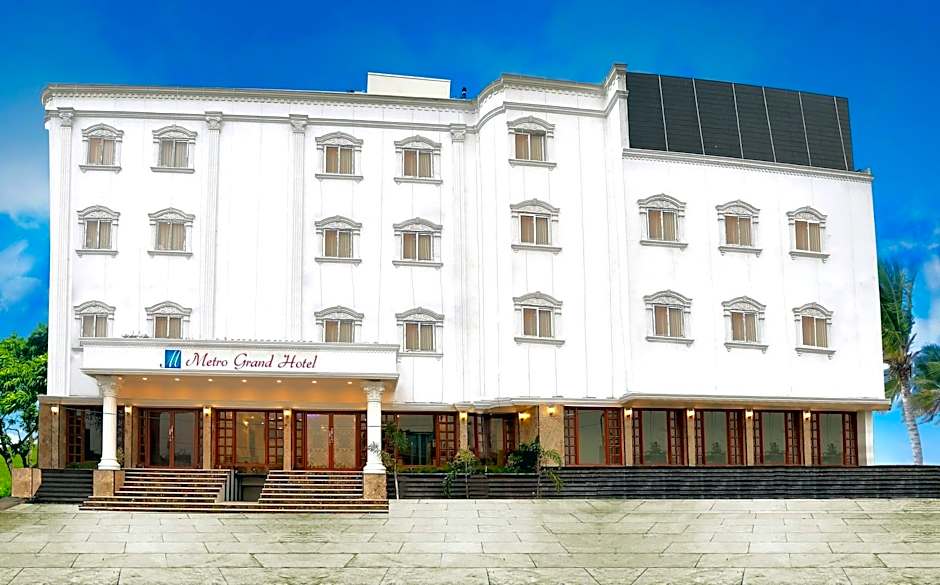 Photo 1 of 48 of Metro Grand Hotel