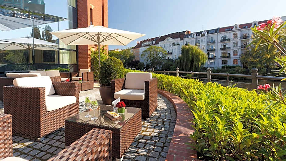 AMERON Berlin ABION Spreebogen Waterside