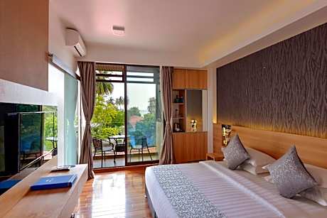 Super Deluxe Room with Balcony and Island View