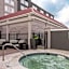 La Quinta Inn & Suites by Wyndham Arlington North Six Flags Drive