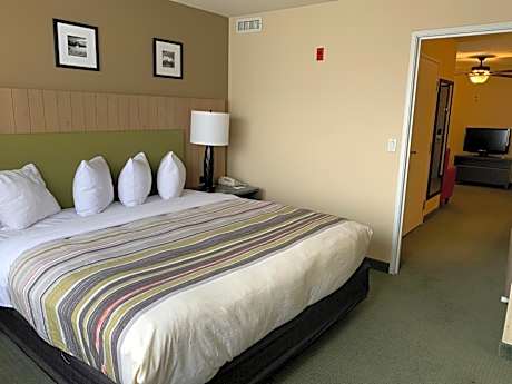 King Room with Roll-in Shower - Disability Access/Non-Smoking