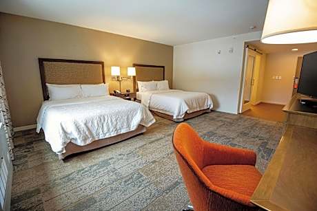 2 QUEENS MOBILITY/HEARING ACCESS TUB NOSMOK