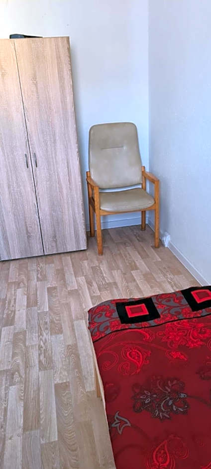 Monteur und Ferienwohnung in Magdeburg mit 3 Schlafzimmern 6 Personen BTR 174