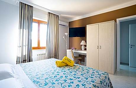 Double Room with Pool View