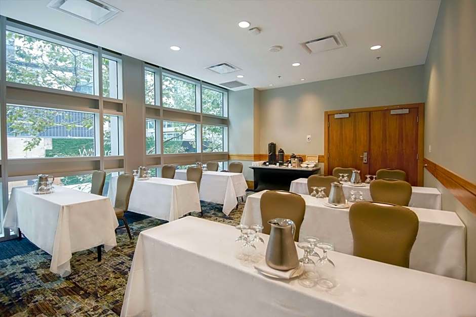 COAST COAL HARBOUR HOTEL by APA